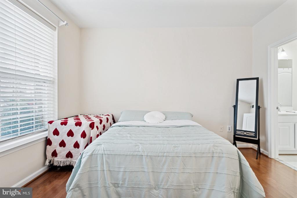 20903 CEDARPOST SQUARE 101