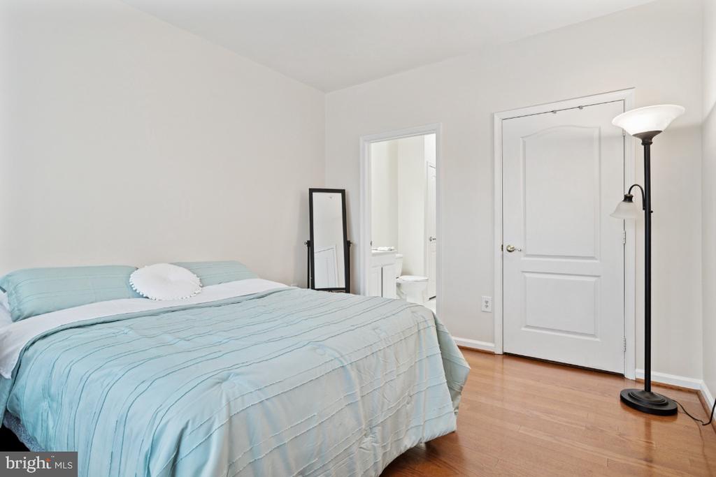 20903 CEDARPOST SQUARE 101