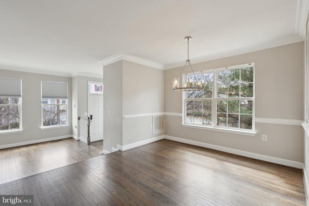 21497 RUSTY BLACKHAW SQUARE