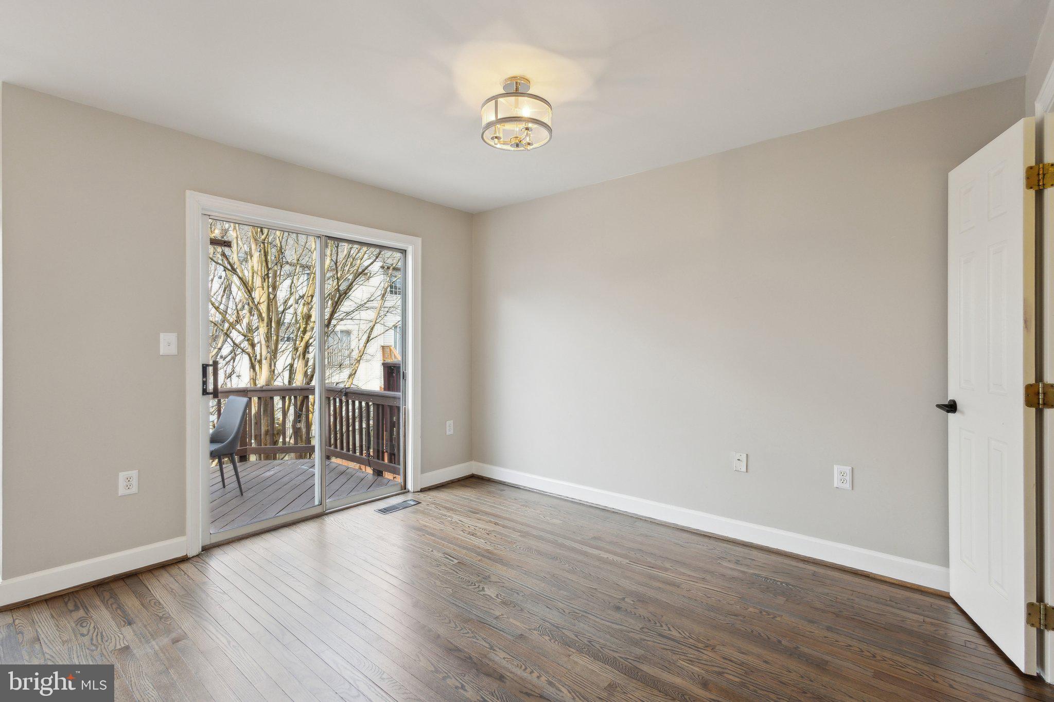 21497 RUSTY BLACKHAW SQUARE