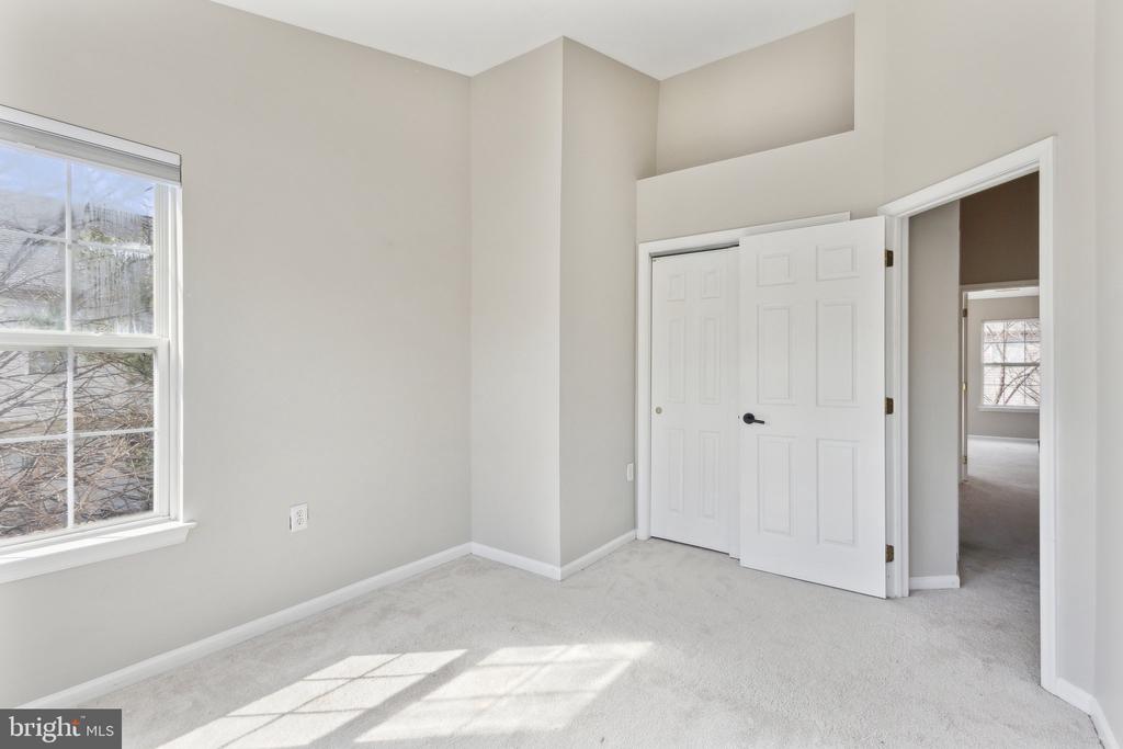 21497 RUSTY BLACKHAW SQUARE