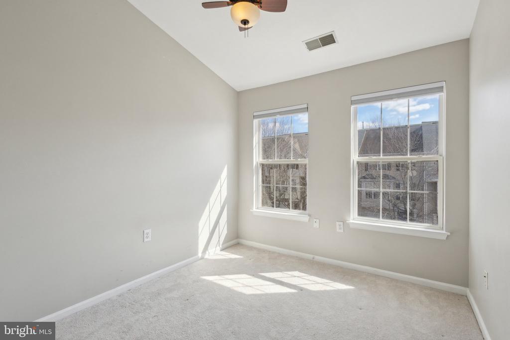 21497 RUSTY BLACKHAW SQUARE