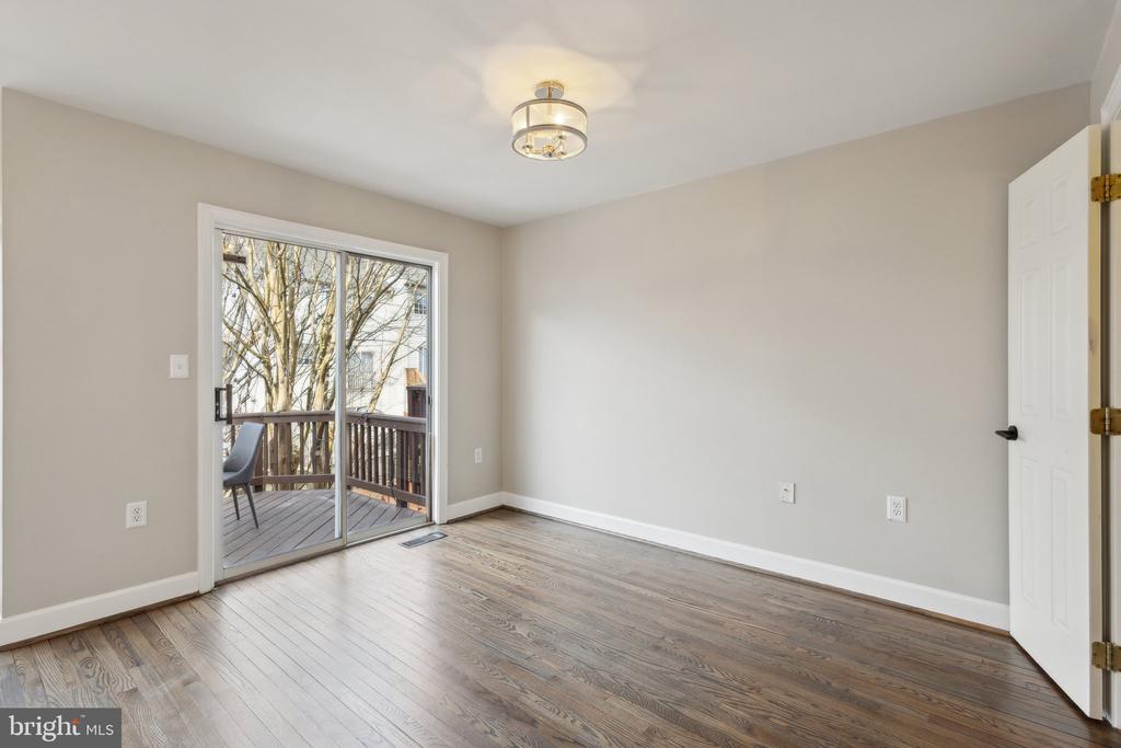 21497 RUSTY BLACKHAW SQUARE
