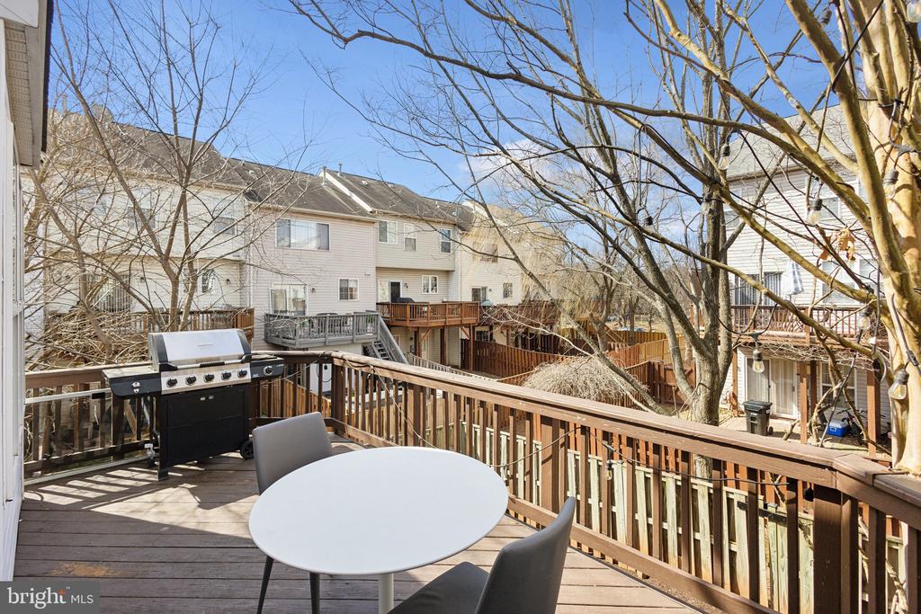 21497 RUSTY BLACKHAW SQUARE