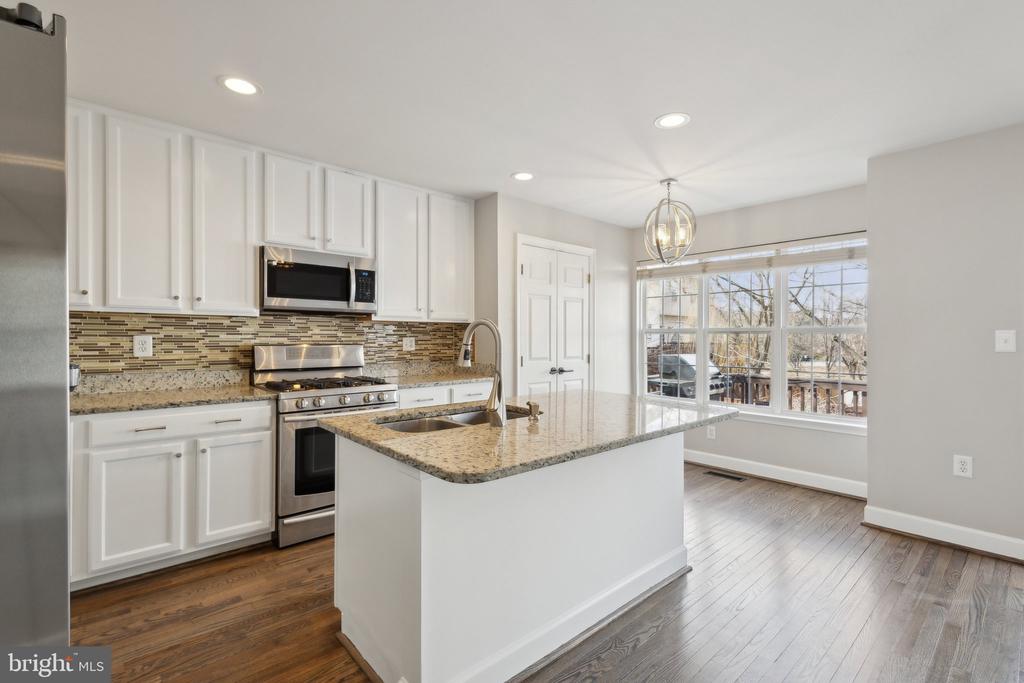 21497 RUSTY BLACKHAW SQUARE