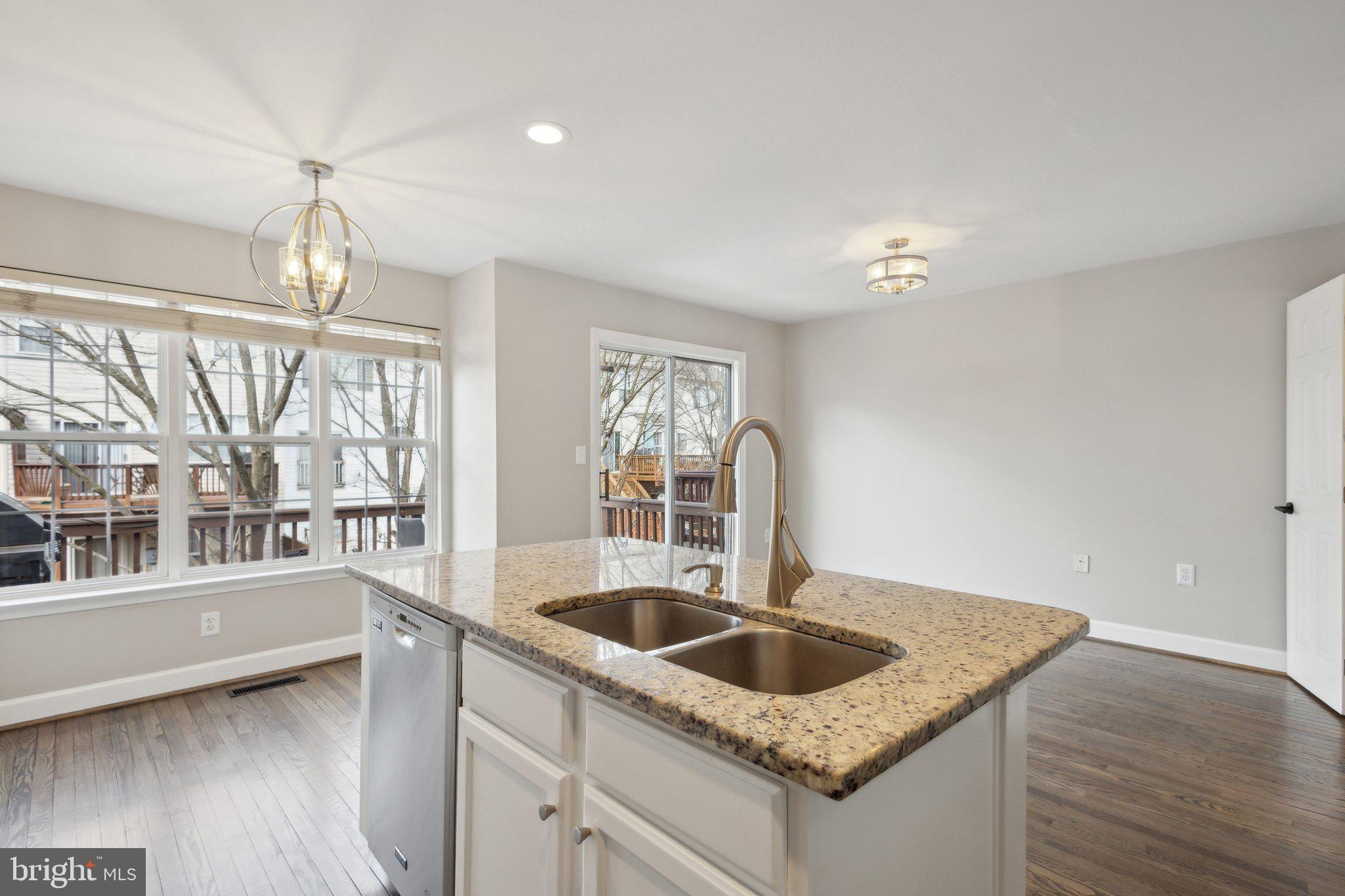 21497 RUSTY BLACKHAW SQUARE