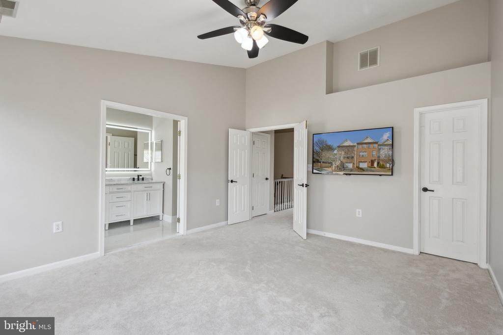 21497 RUSTY BLACKHAW SQUARE
