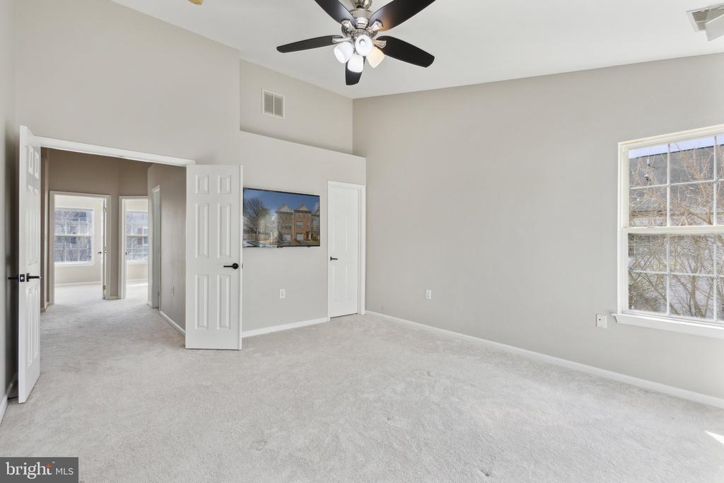 21497 RUSTY BLACKHAW SQUARE