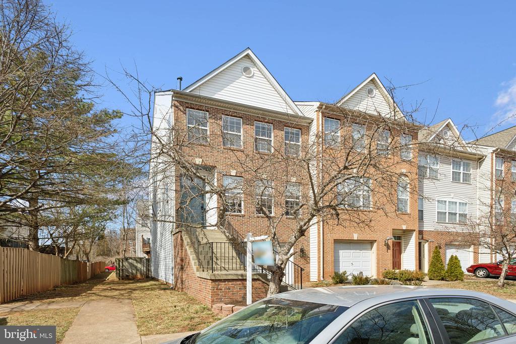 21497 RUSTY BLACKHAW SQUARE
