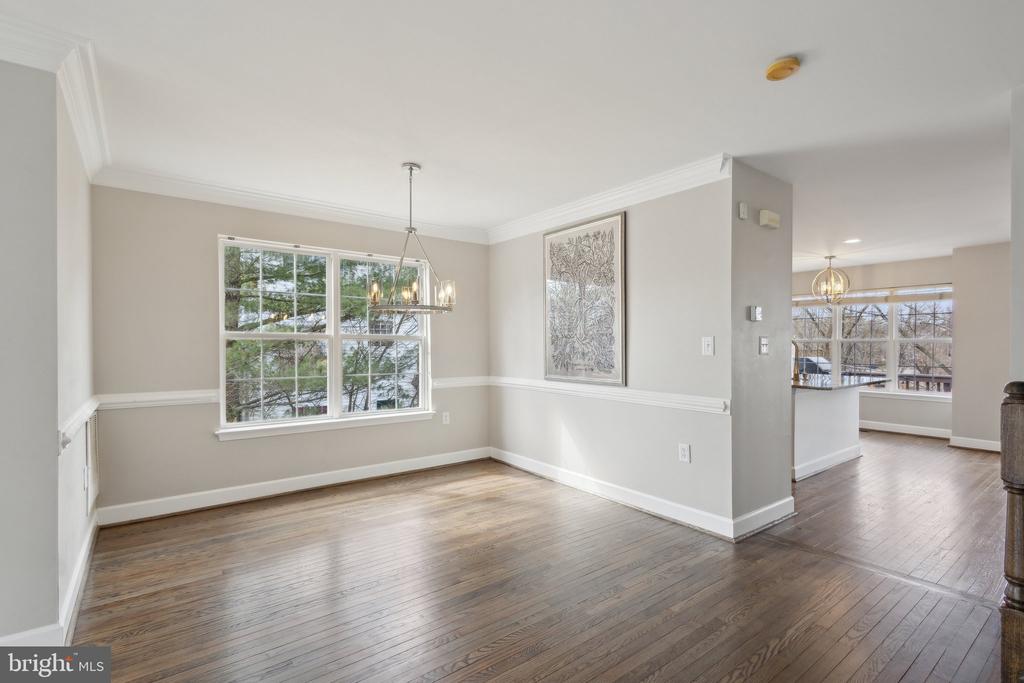 21497 RUSTY BLACKHAW SQUARE