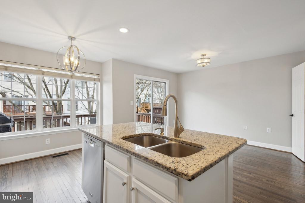 21497 RUSTY BLACKHAW SQUARE