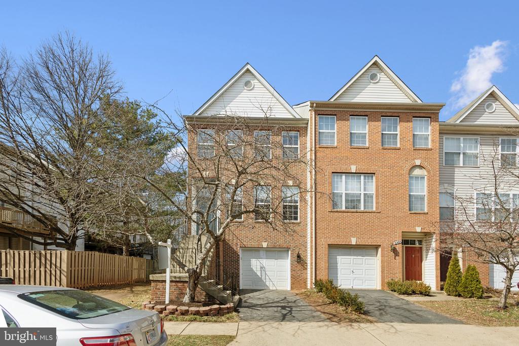 21497 RUSTY BLACKHAW SQUARE