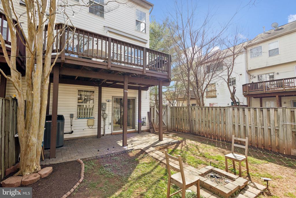 21497 RUSTY BLACKHAW SQUARE