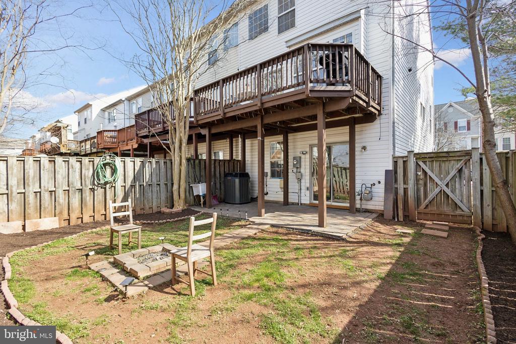 21497 RUSTY BLACKHAW SQUARE
