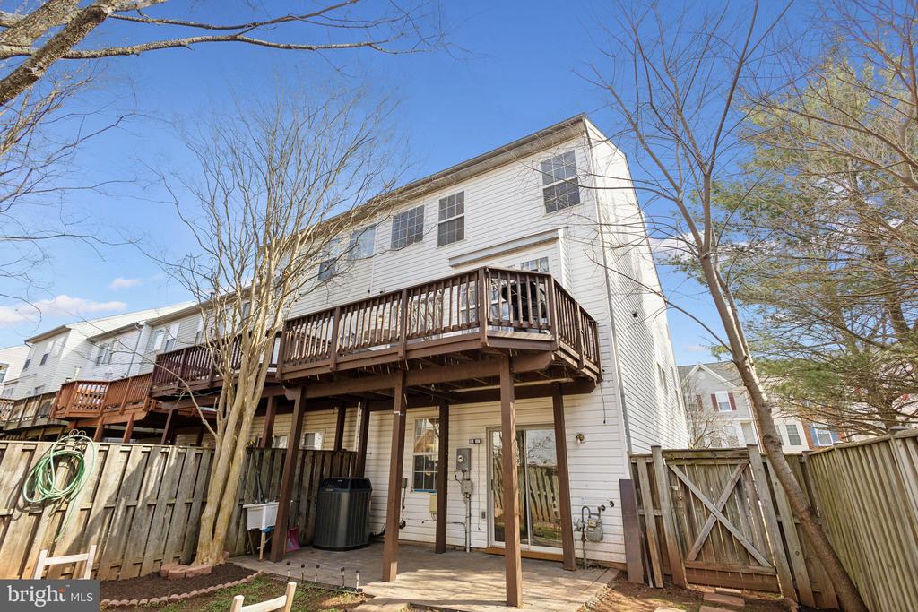 21497 RUSTY BLACKHAW SQUARE