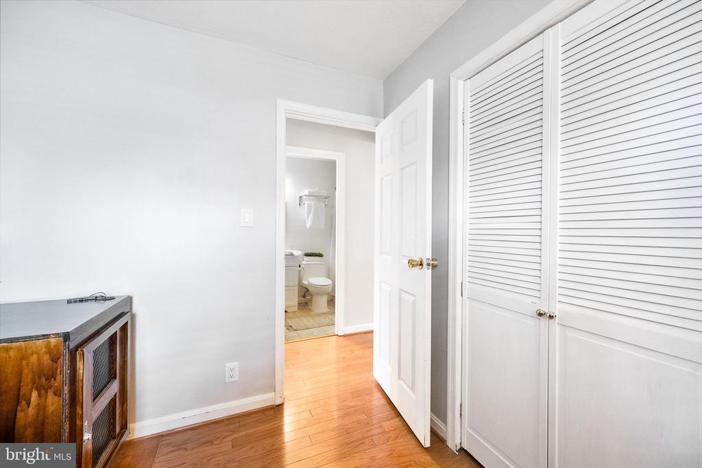 401 W Maple Ave W