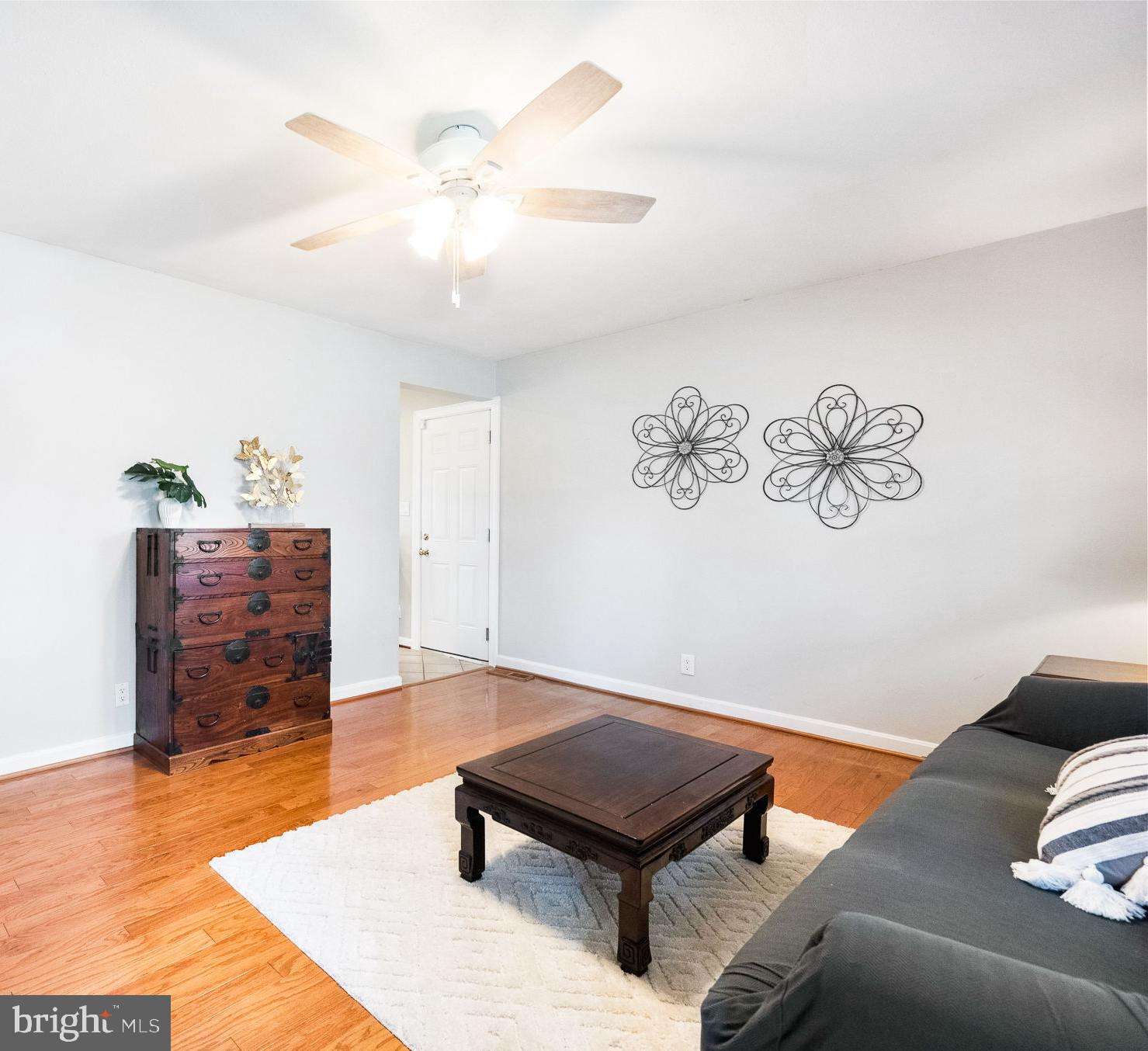 401 W Maple Ave W