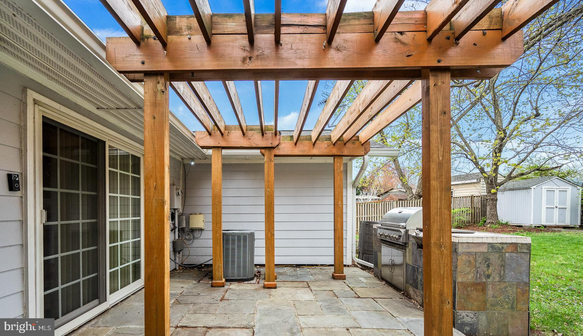 401 W Maple Ave W