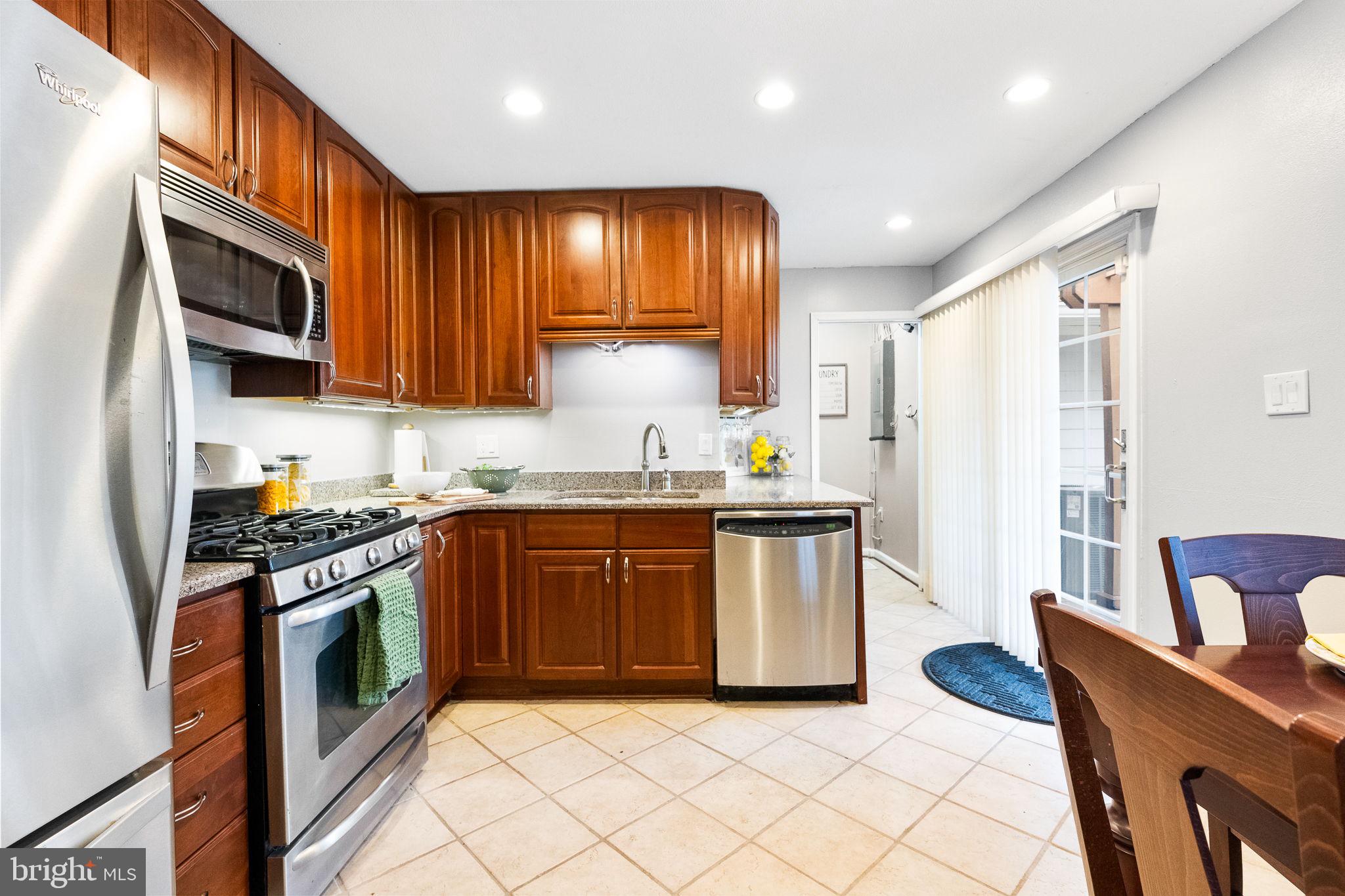 401 W Maple Ave W