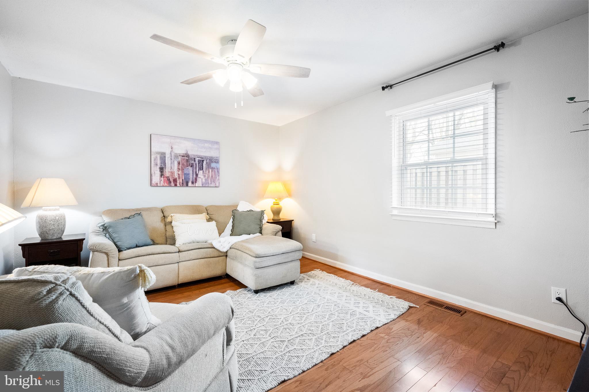 401 W Maple Ave W