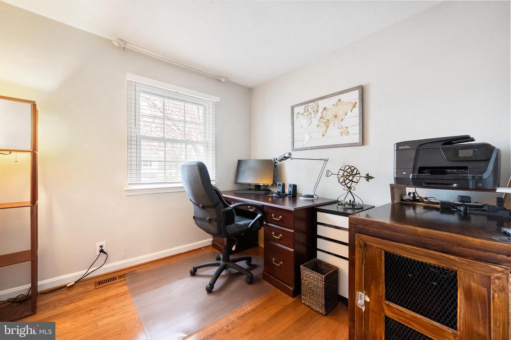 401 W Maple Ave W