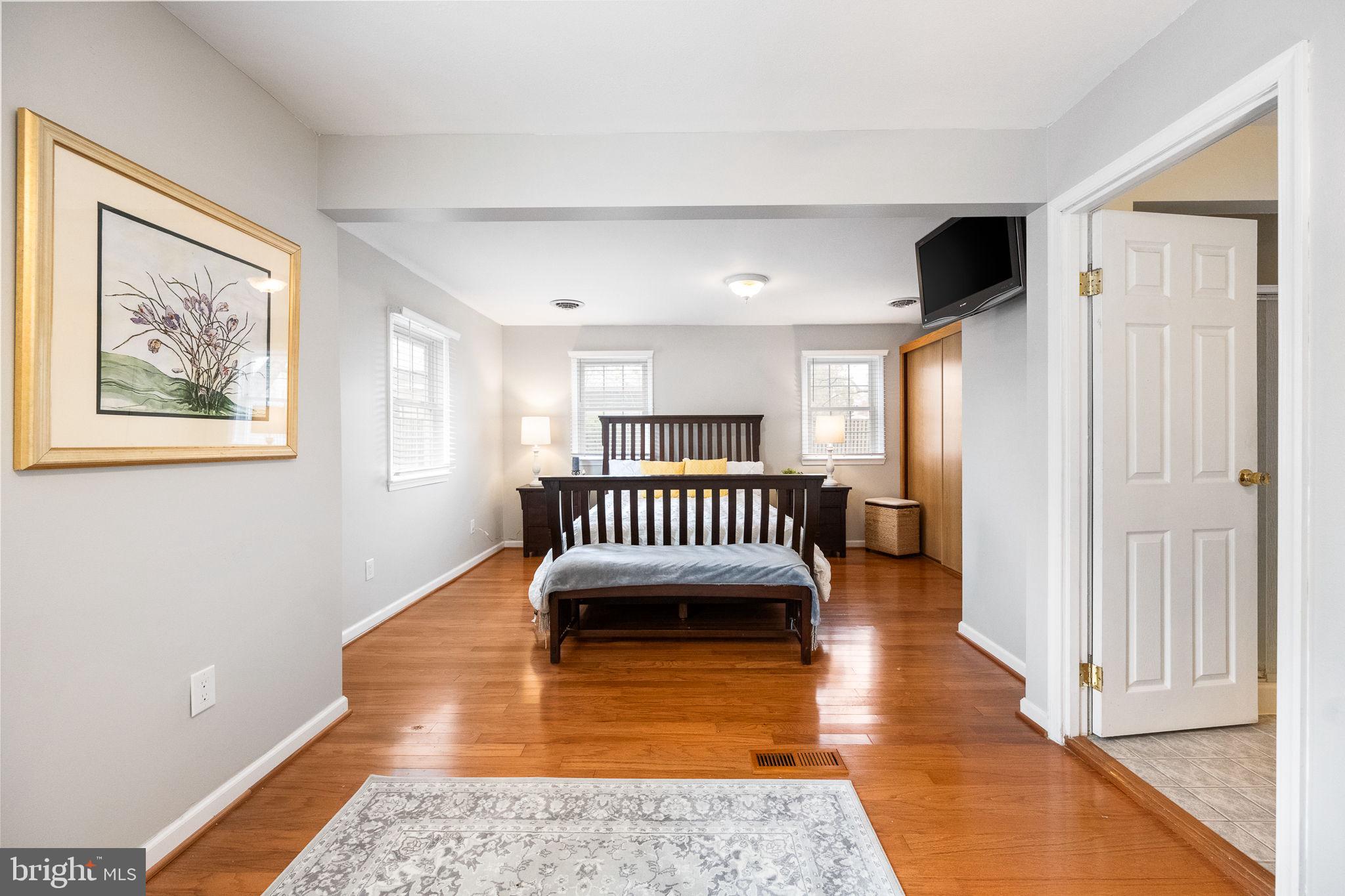 401 W Maple Ave W