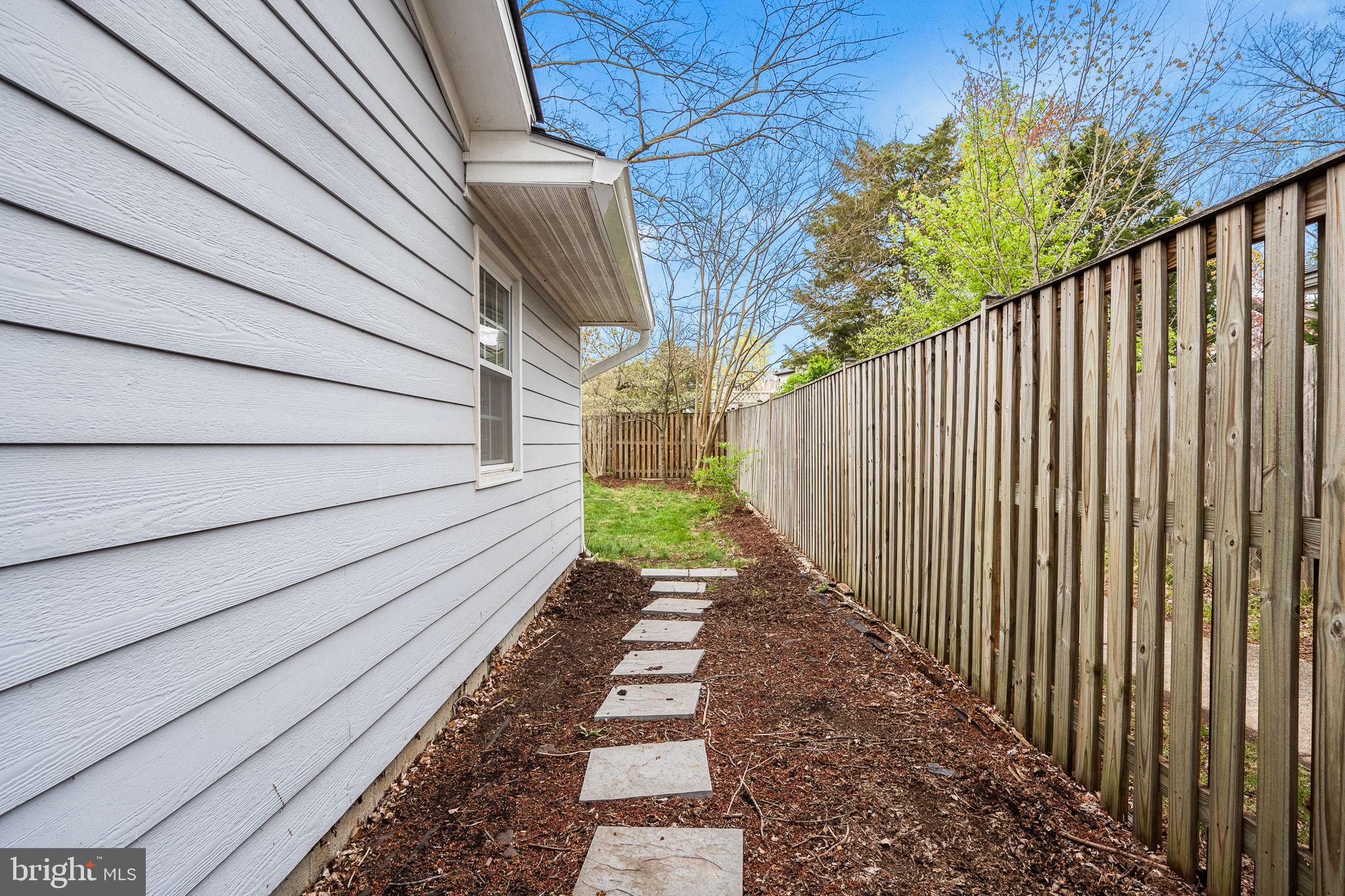 401 W Maple Ave W