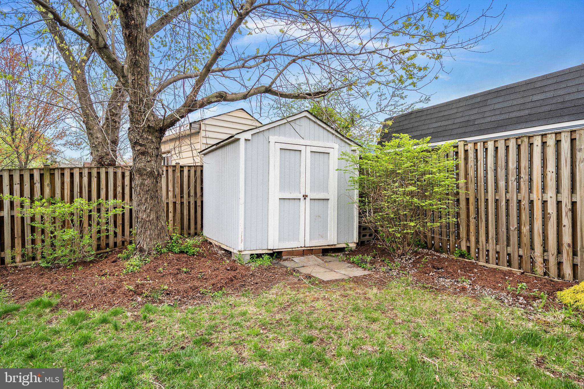 401 W Maple Ave W