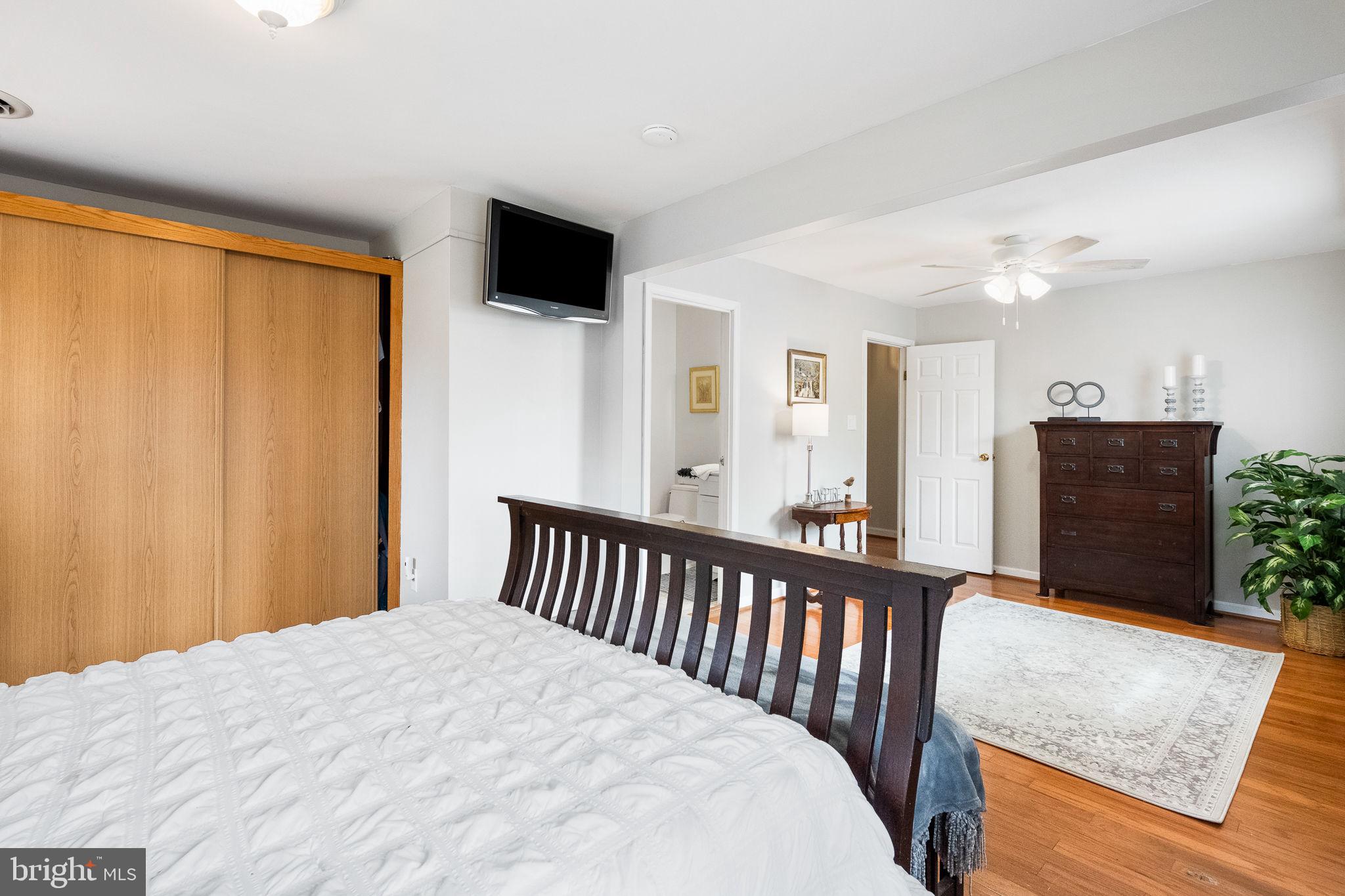 401 W Maple Ave W