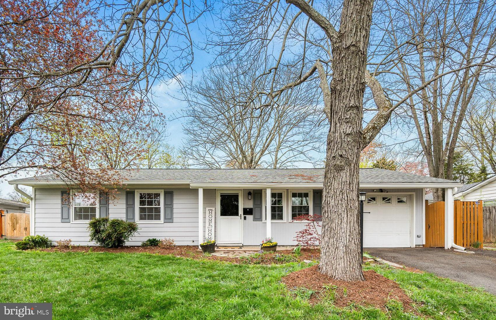 401 W Maple Ave W