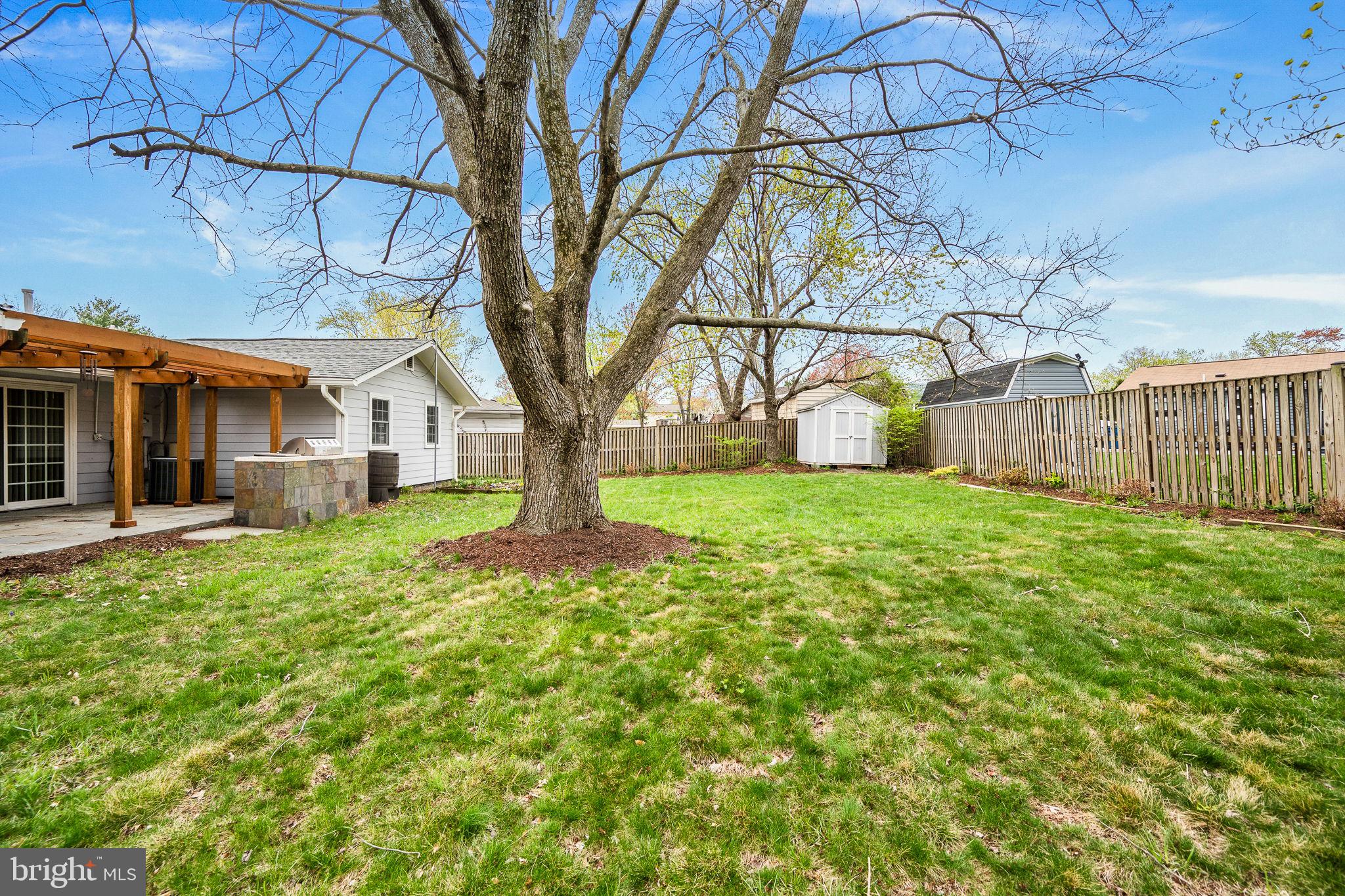 401 W Maple Ave W