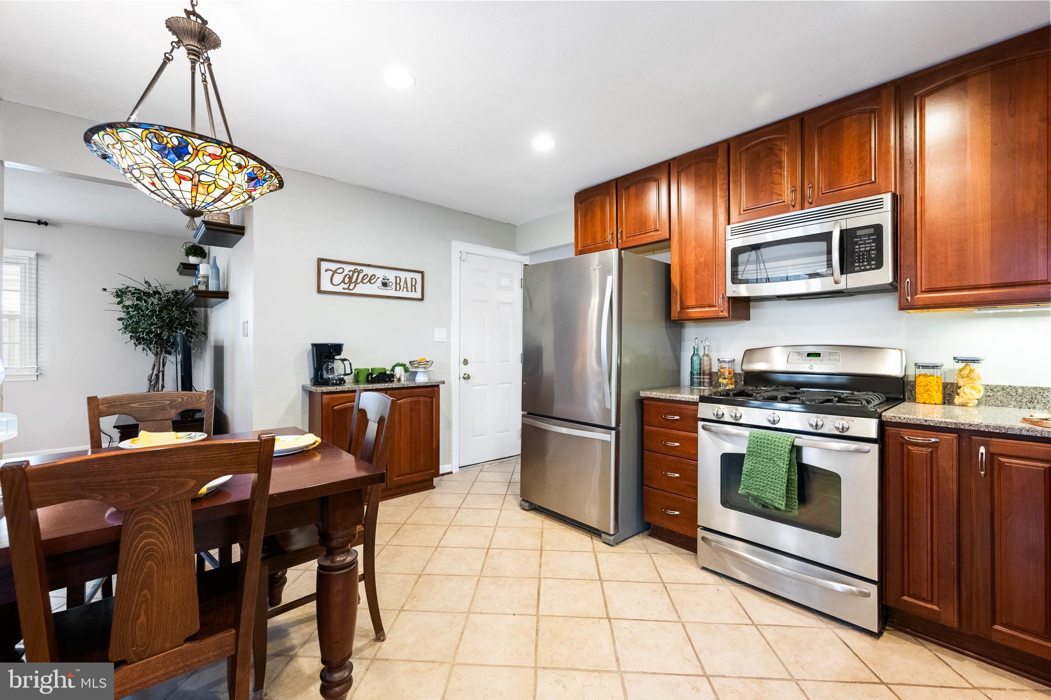 401 W Maple Ave W