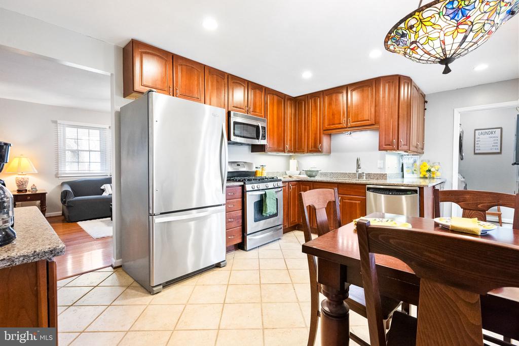 401 W Maple Ave W