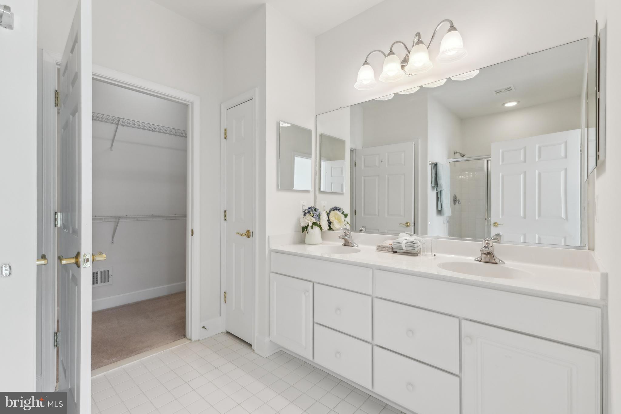 44446 Oakmont Manor Sq