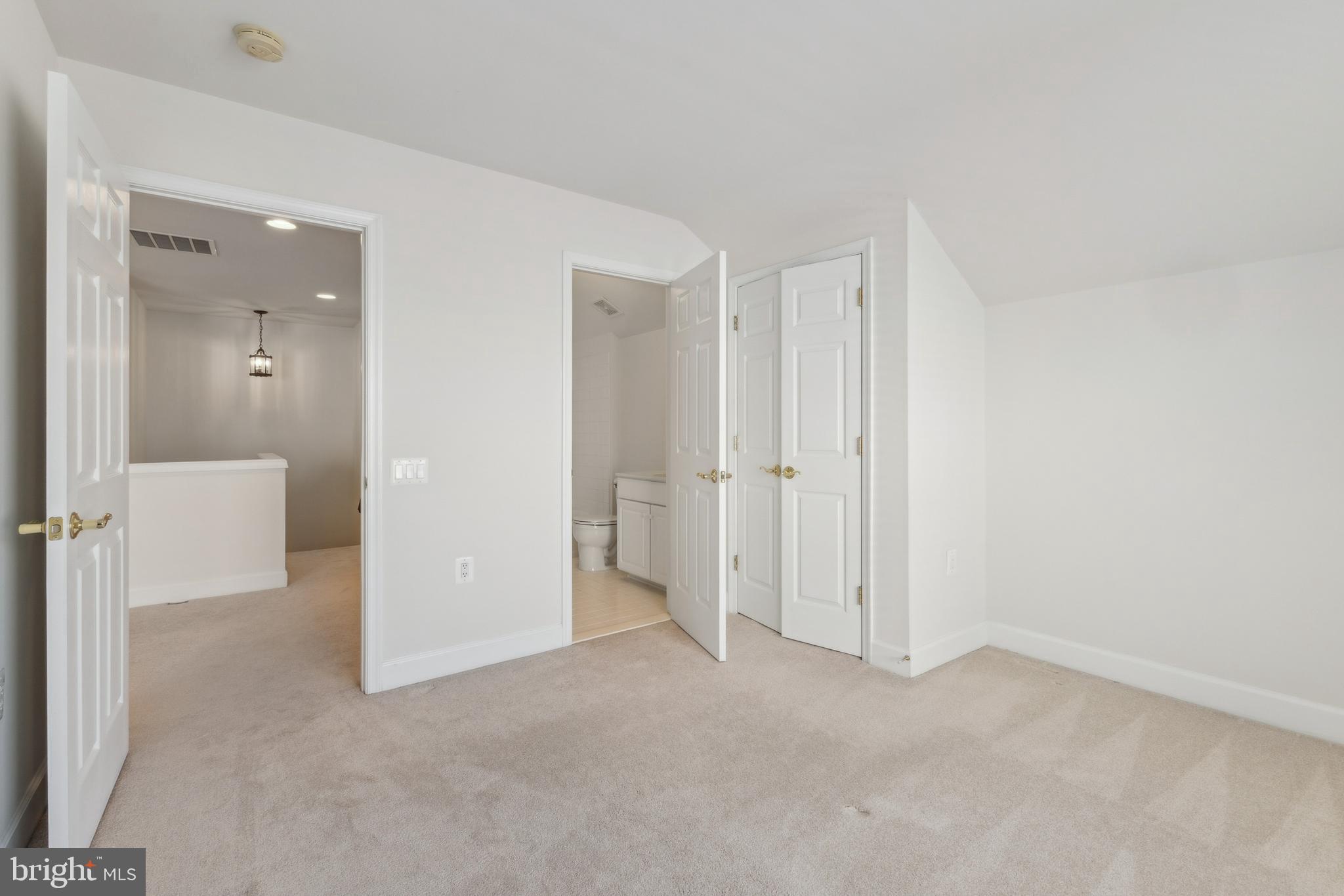 44446 Oakmont Manor Sq