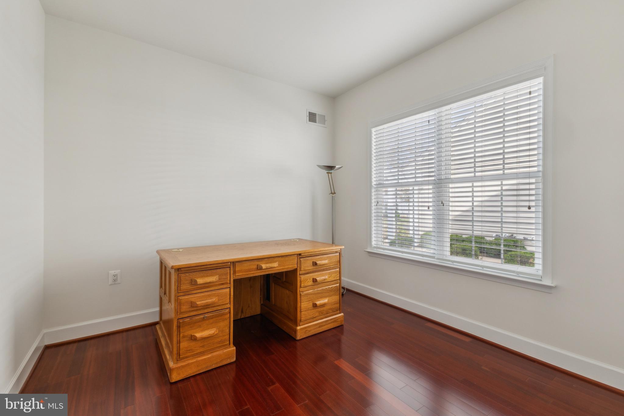 44446 Oakmont Manor Sq