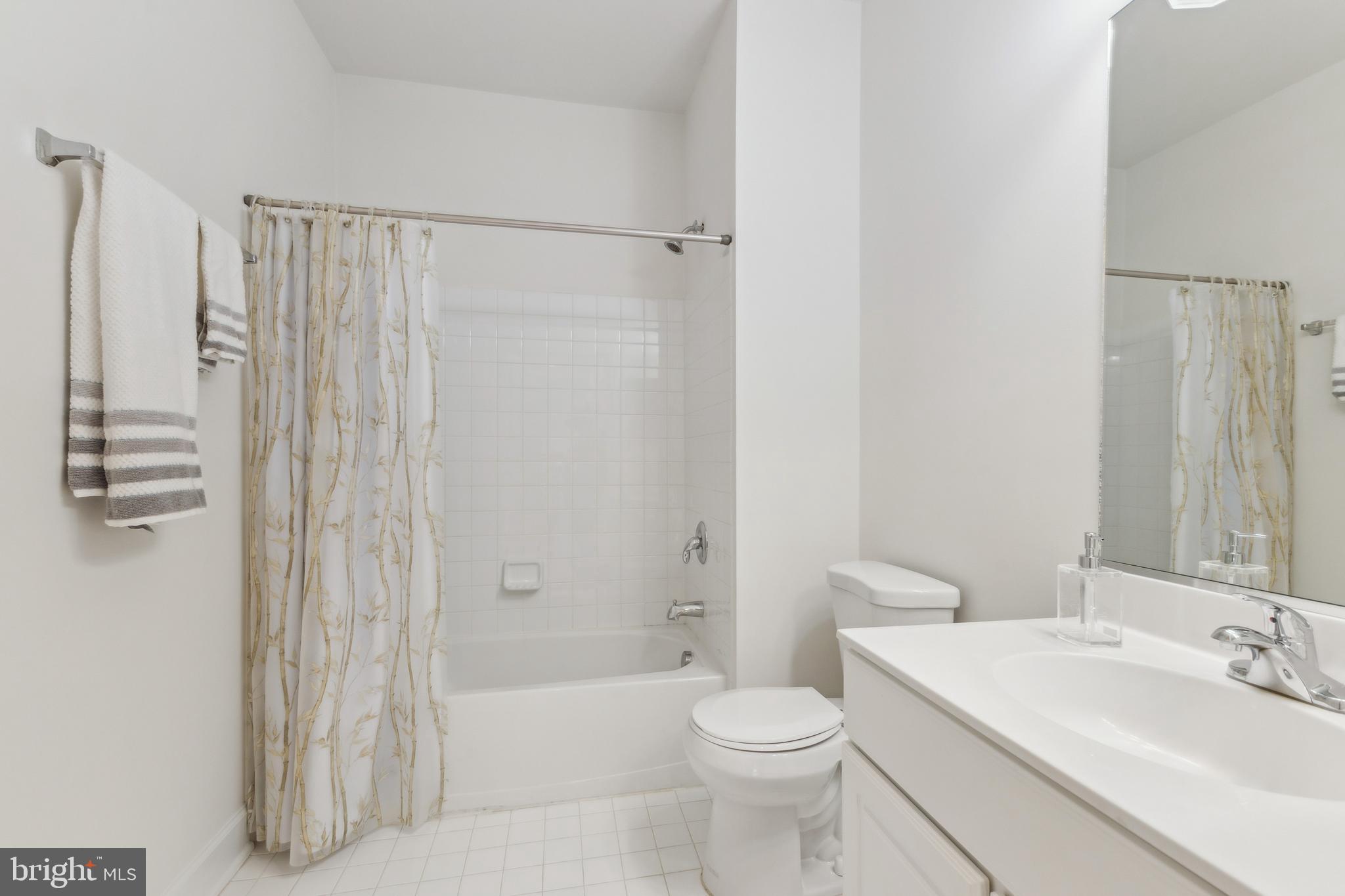44446 Oakmont Manor Sq