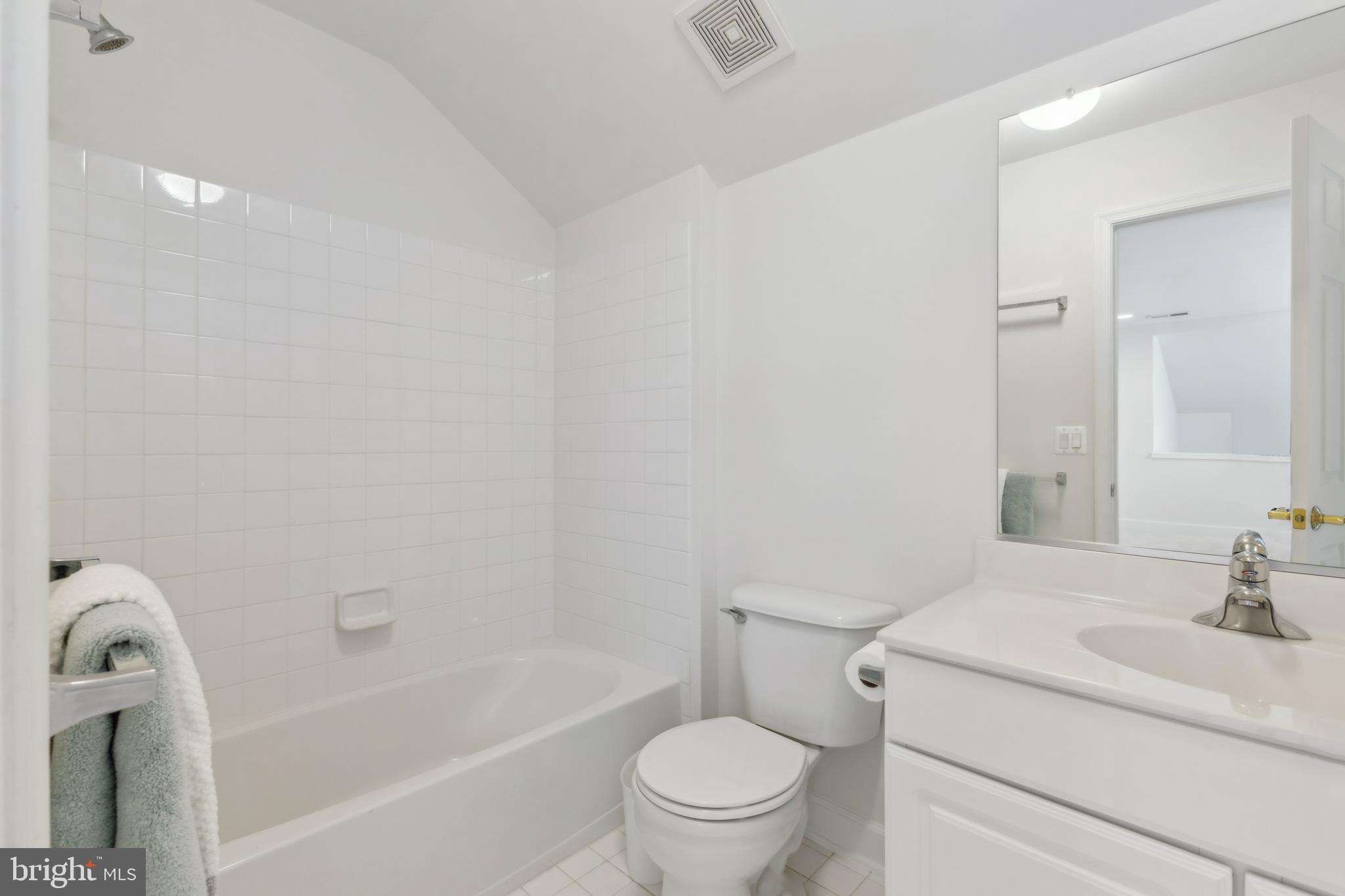 44446 Oakmont Manor Sq