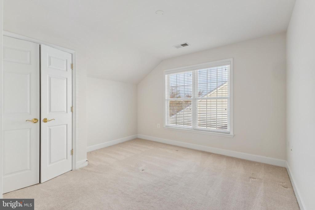 44446 Oakmont Manor Sq