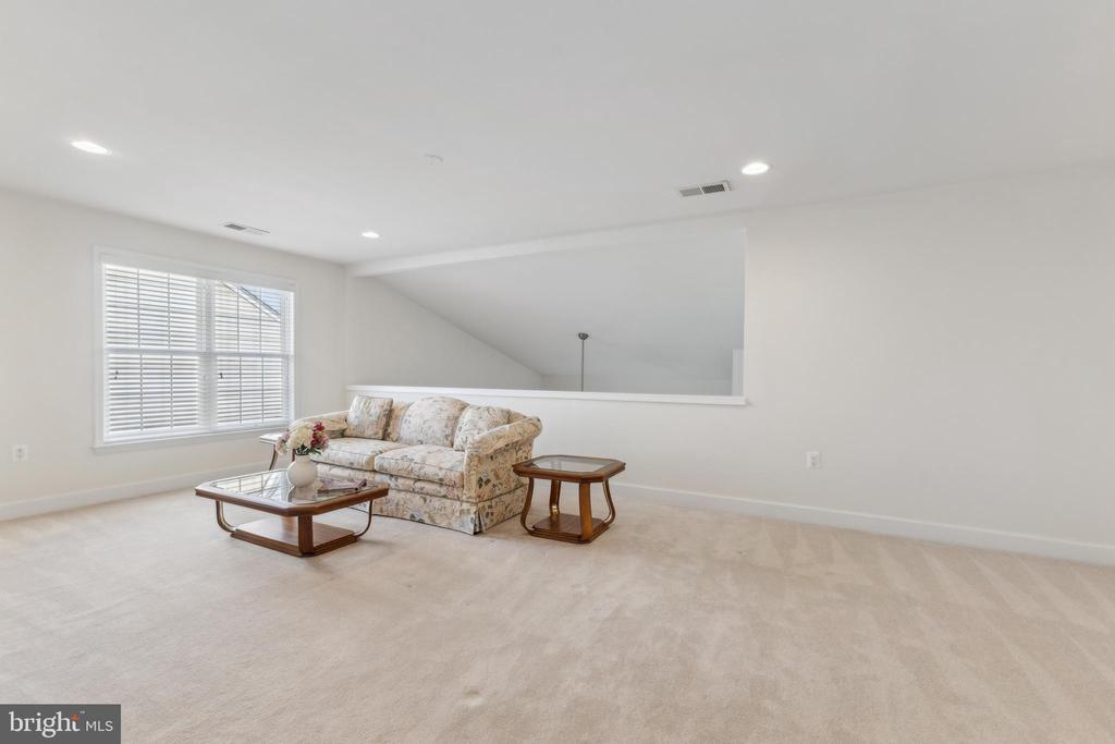 44446 Oakmont Manor Sq