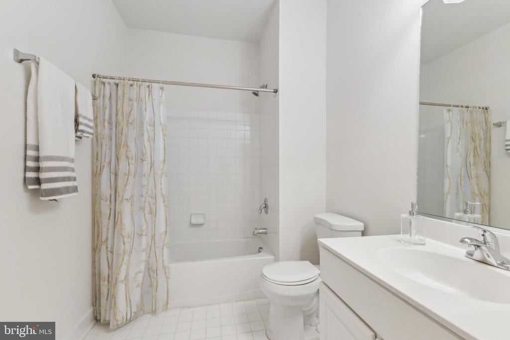 44446 Oakmont Manor Sq