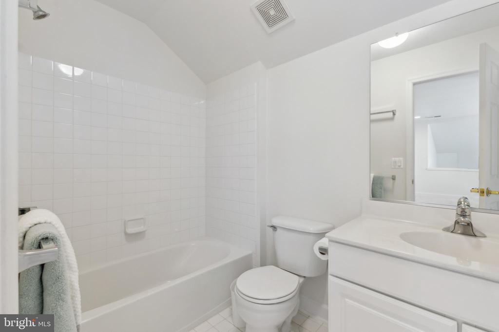 44446 Oakmont Manor Sq