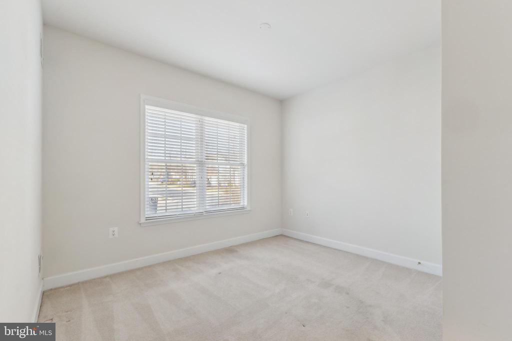 44446 Oakmont Manor Sq