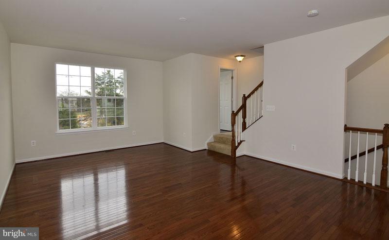 1584 KINNAIRD TER NE