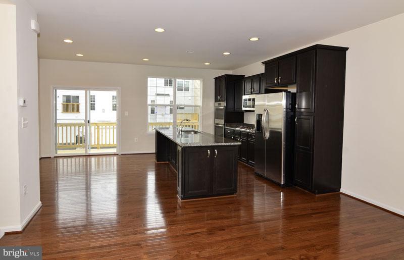 1584 KINNAIRD TER NE