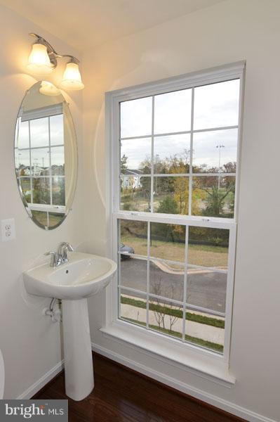 1584 KINNAIRD TER NE