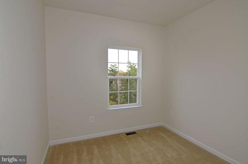 1584 KINNAIRD TER NE
