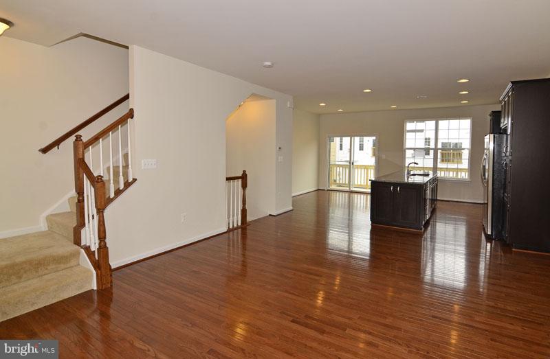 1584 KINNAIRD TER NE
