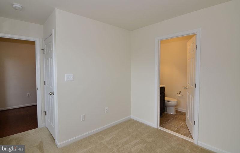 1584 KINNAIRD TER NE