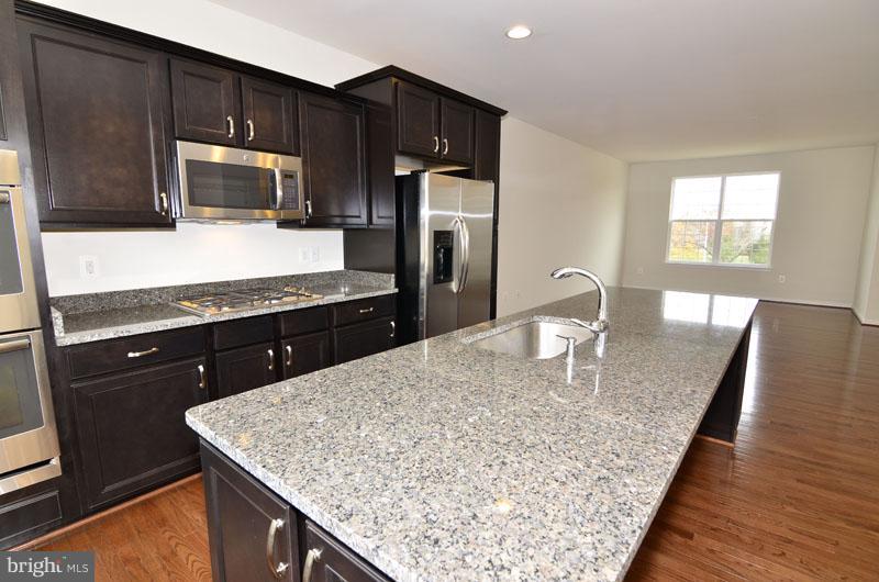 1584 KINNAIRD TER NE
